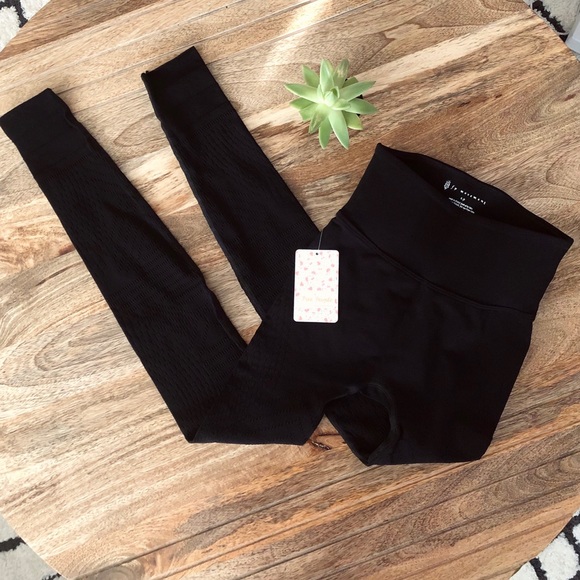 ✨ SOLD ✨ NWT Free People Movement Leggings - Small - Picture 4 of 10